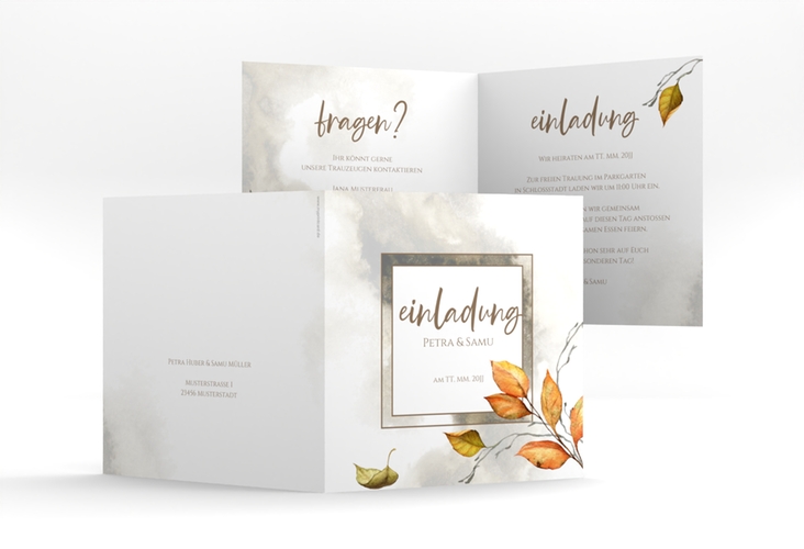 Hochzeitseinladung Herbst quadr. Klappkarte braun mit orangefarbigem Herbstlaub in Aquarell