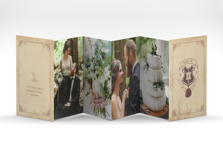 Foto-Leporello Hochzeit Zauberkunst Leporello beige mit Fantasy-Wappen, Siegel und Zauberschule