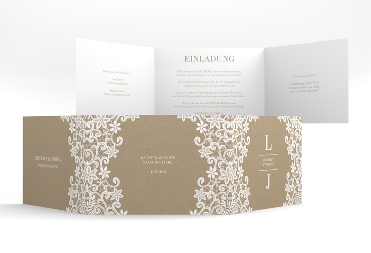Hochzeitseinladung Bella A6 Doppel-Klappkarte Kraftpapier hochglanz mit weißer Brautspitze um Initialen