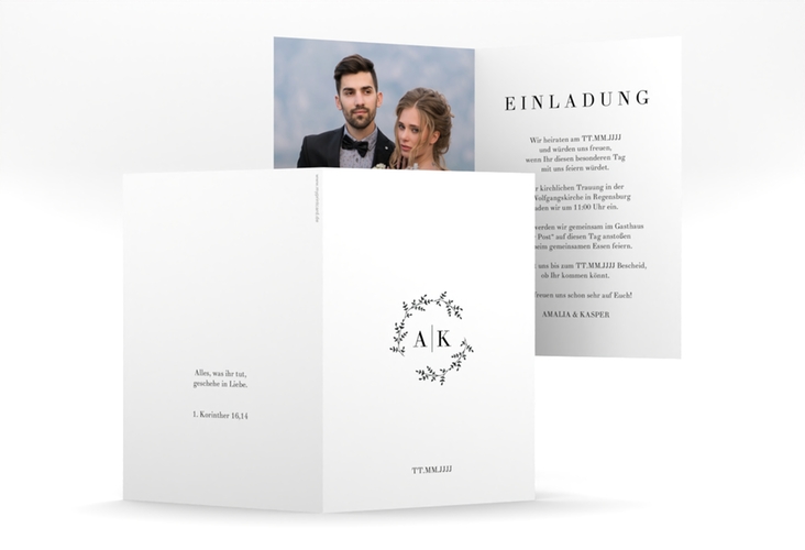 Einladungskarte Hochzeit Filigrana A6 Klappkarte hoch schwarz in reduziertem Design mit Initialen und zartem Blätterkranz