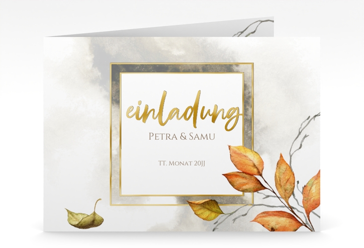 Hochzeitseinladung Herbst mittlere Klappkarte quer gold mit orangefarbigem Herbstlaub in Aquarell