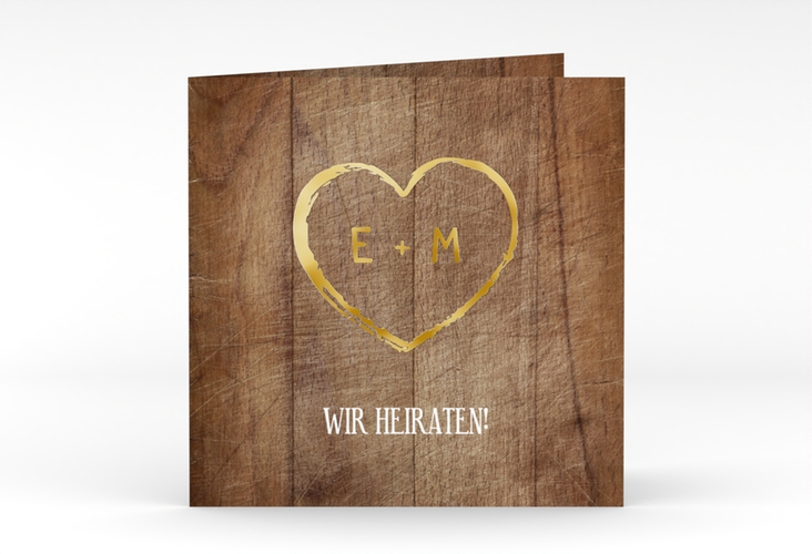 Hochzeitseinladung Wood quadr. Klappkarte braun gold in Holz-Optik mit Herz und Initialen