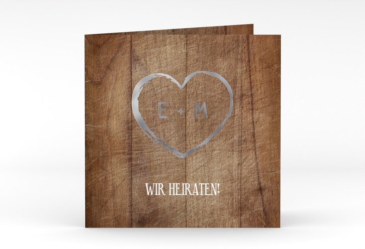 Hochzeitseinladung Wood quadr. Klappkarte braun silber in Holz-Optik mit Herz und Initialen