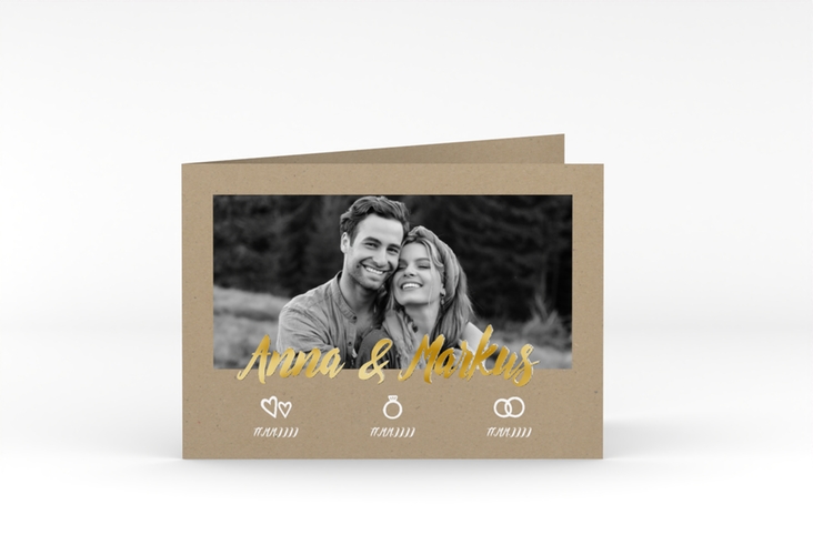 Hochzeitseinladung Icons A6 Klappkarte quer Kraftpapier gold in Kraftpapier-Optik mit Foto