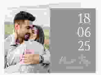 Hochzeitseinladung Unser Tag mittlere Klappkarte quer gruen mit Foto und großem Datum