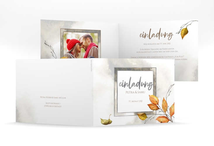 Hochzeitseinladung Herbst mittlere Klappkarte quer braun silber mit orangefarbigem Herbstlaub in Aquarell