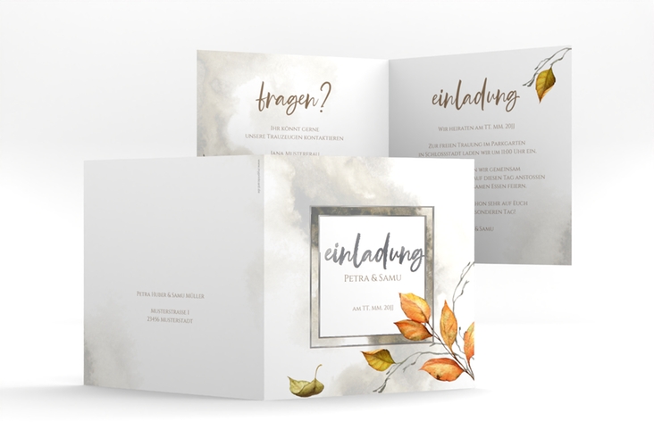 Hochzeitseinladung Herbst quadr. Klappkarte braun silber mit orangefarbigem Herbstlaub in Aquarell