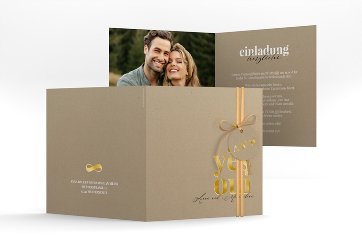 Hochzeitseinladung Oui quadr. Klappkarte gold mit Ja-Wort in verschiedenen Sprachen