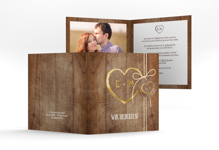 Hochzeitseinladung Wood quadr. Klappkarte braun gold in Holz-Optik mit Herz und Initialen