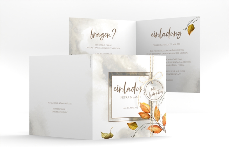 Hochzeitseinladung Herbst quadr. Klappkarte braun mit orangefarbigem Herbstlaub in Aquarell