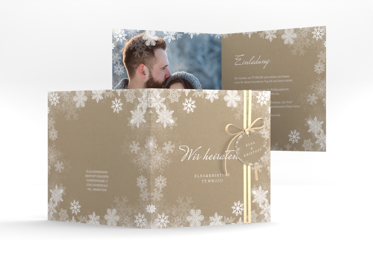 Hochzeitseinladung Snowfall quadr. Klappkarte Kraftpapier hochglanz mit Schneeflocken für Winterhochzeit