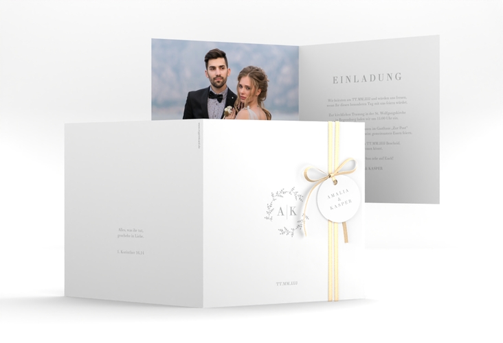 Hochzeitseinladung Filigrana quadr. Klappkarte grau in reduziertem Design mit Initialen und zartem Blätterkranz