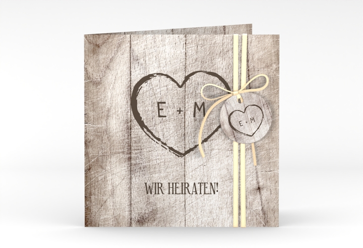 Hochzeitseinladung Wood quadr. Klappkarte weiss in Holz-Optik mit Herz und Initialen