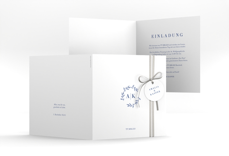 Hochzeitseinladung Filigrana quadr. Klappkarte blau in reduziertem Design mit Initialen und zartem Blätterkranz