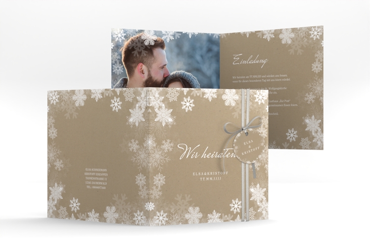 Hochzeitseinladung Snowfall quadr. Klappkarte Kraftpapier hochglanz mit Schneeflocken für Winterhochzeit