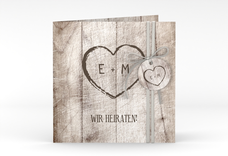 Hochzeitseinladung Wood quadr. Klappkarte weiss hochglanz in Holz-Optik mit Herz und Initialen