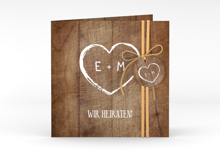 Hochzeitseinladung Wood quadr. Klappkarte braun in Holz-Optik mit Herz und Initialen