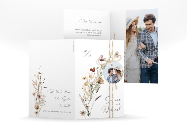 Einladungskarte Hochzeit Sauvages A6 Klappkarte hoch mit getrockneten Wiesenblumen