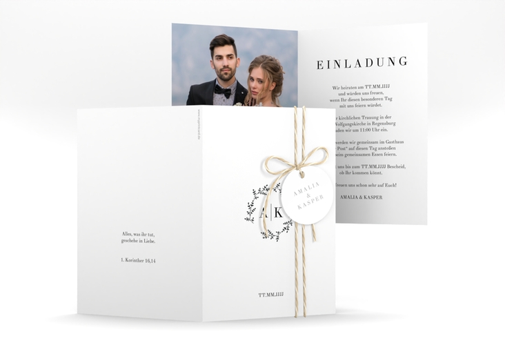 Einladungskarte Hochzeit Filigrana A6 Klappkarte hoch in reduziertem Design mit Initialen und zartem Blätterkranz