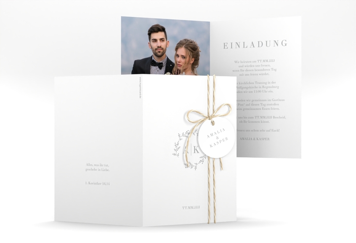 Einladungskarte Hochzeit Filigrana A6 Klappkarte hoch grau in reduziertem Design mit Initialen und zartem Blätterkranz