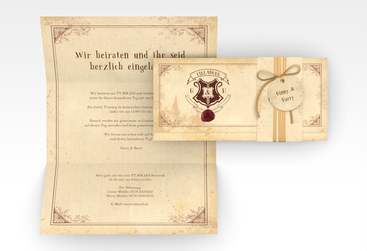 Hochzeitseinladung Zauberkunst Wickelfalzkarte + Banderole beige mit Fantasy-Wappen, Siegel und Zauberschule