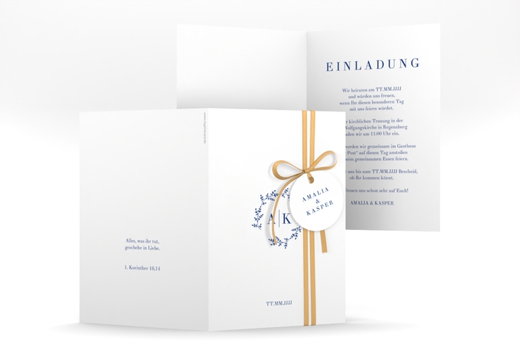 Einladungskarte Hochzeit Filigrana A6 Klappkarte hoch blau in reduziertem Design mit Initialen und zartem Blätterkranz