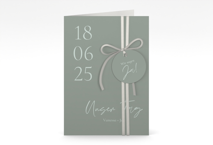 Einladungskarte Hochzeit Day A6 Klappkarte hoch gruen mit Datum im minimalistischen Design