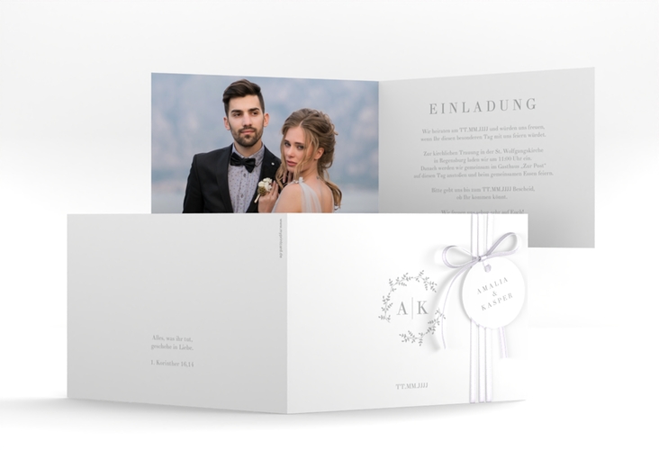 Hochzeitseinladung Filigrana A6 Klappkarte quer grau in reduziertem Design mit Initialen und zartem Blätterkranz