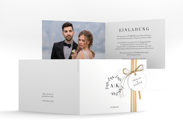 Hochzeitseinladung Filigrana A6 Klappkarte quer schwarz in reduziertem Design mit Initialen und zartem Blätterkranz