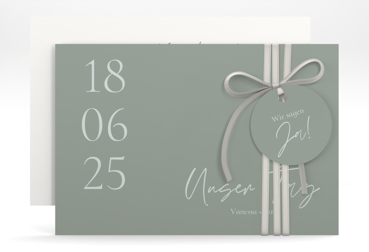 Save the Date-Karte Day A6 Karte quer gruen hochglanz mit Datum im minimalistischen Design