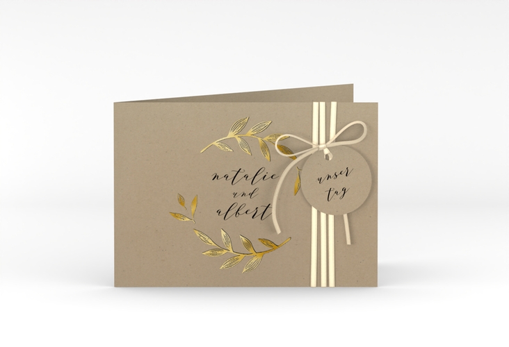 Hochzeitseinladung Naturelove A6 Klappkarte quer gold in Kraftpapier-Optik mit Blatt-Illustration