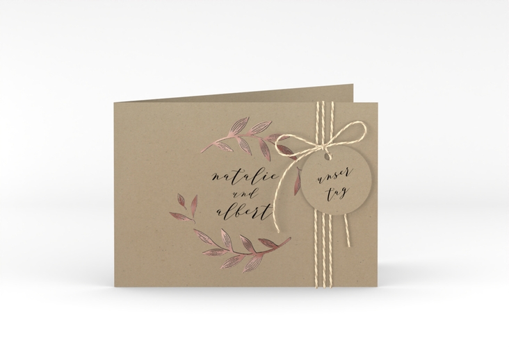 Hochzeitseinladung Naturelove A6 Klappkarte quer rosegold in Kraftpapier-Optik mit Blatt-Illustration