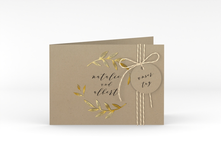 Hochzeitseinladung Naturelove A6 Klappkarte quer gold in Kraftpapier-Optik mit Blatt-Illustration