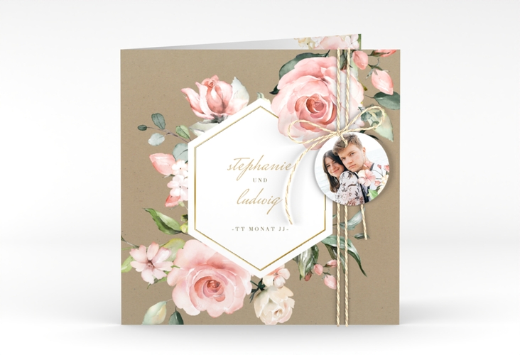 Hochzeitseinladung Graceful quadr. Klappkarte Kraftpapier gold mit Rosenblüten in Rosa und Weiß