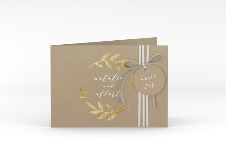 Hochzeitseinladung Naturelove A6 Klappkarte quer weiss gold in Kraftpapier-Optik mit Blatt-Illustration