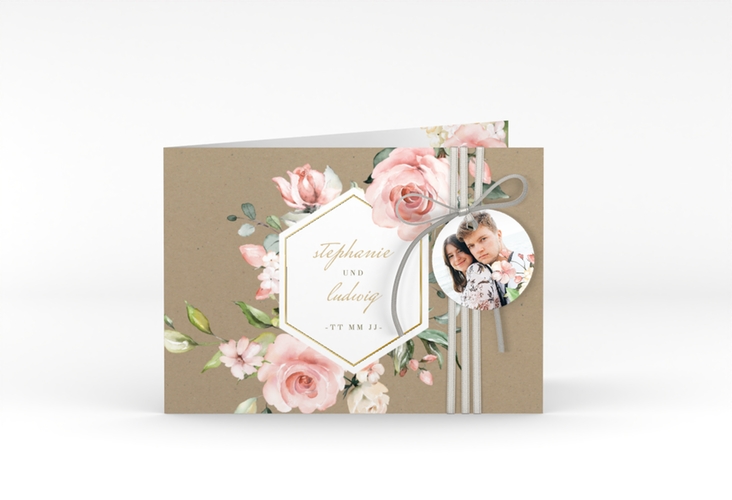 Einladung Hochzeit Graceful A6 Klappkarte quer Kraftpapier gold mit Rosenblüten in Rosa und Weiß