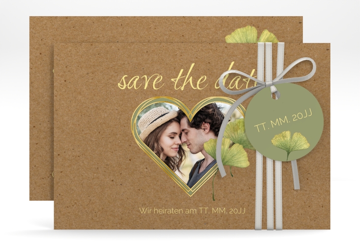 Save the Date-Karte Ginko A6 Karte quer Kraftpapier gold mit Herz und zwei Ginkgo-Blättern