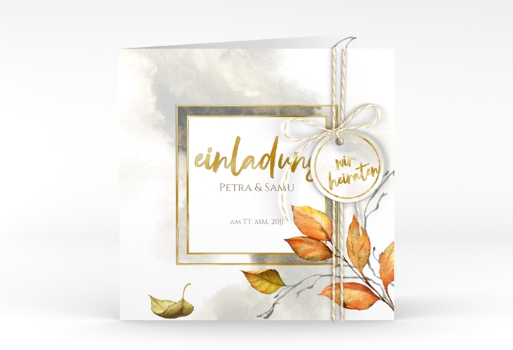 Hochzeitseinladung Herbst quadr. Klappkarte gold mit orangefarbigem Herbstlaub in Aquarell