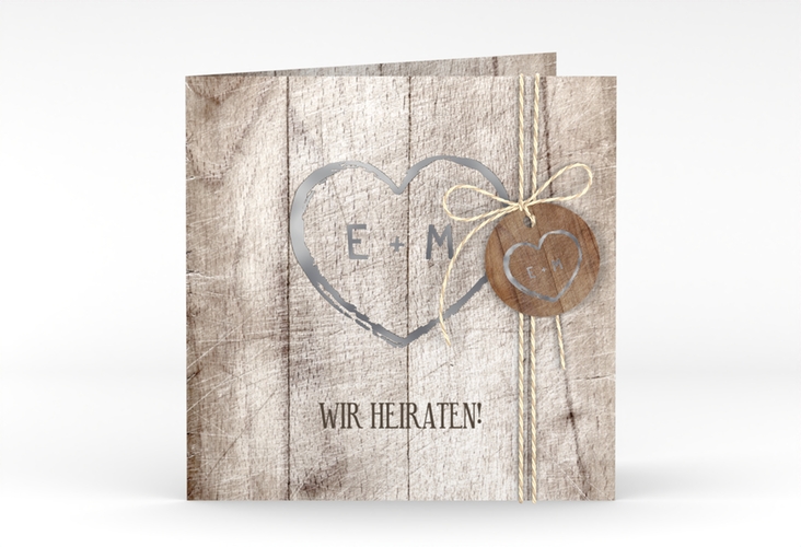 Hochzeitseinladung Wood quadr. Klappkarte silber in Holz-Optik mit Herz und Initialen