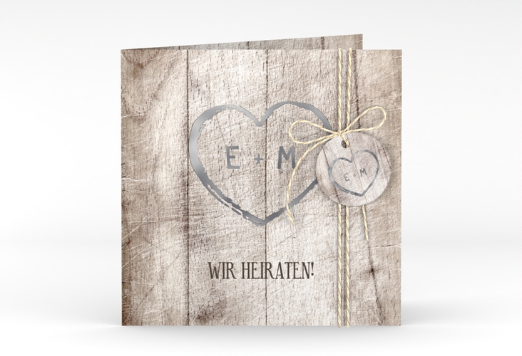 Hochzeitseinladung Wood quadr. Klappkarte weiss silber in Holz-Optik mit Herz und Initialen