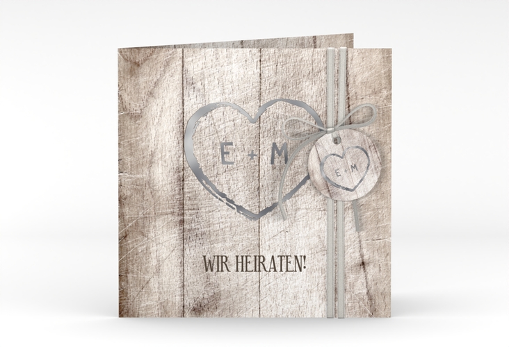 Hochzeitseinladung Wood quadr. Klappkarte weiss silber in Holz-Optik mit Herz und Initialen