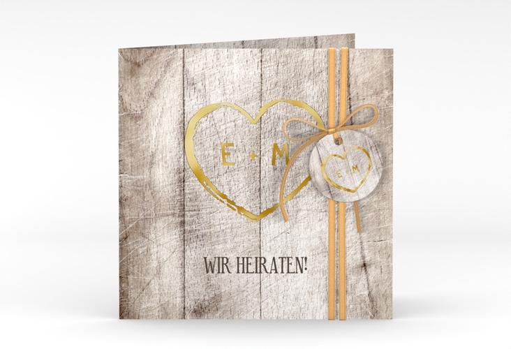 Hochzeitseinladung Wood quadr. Klappkarte weiss gold in Holz-Optik mit Herz und Initialen