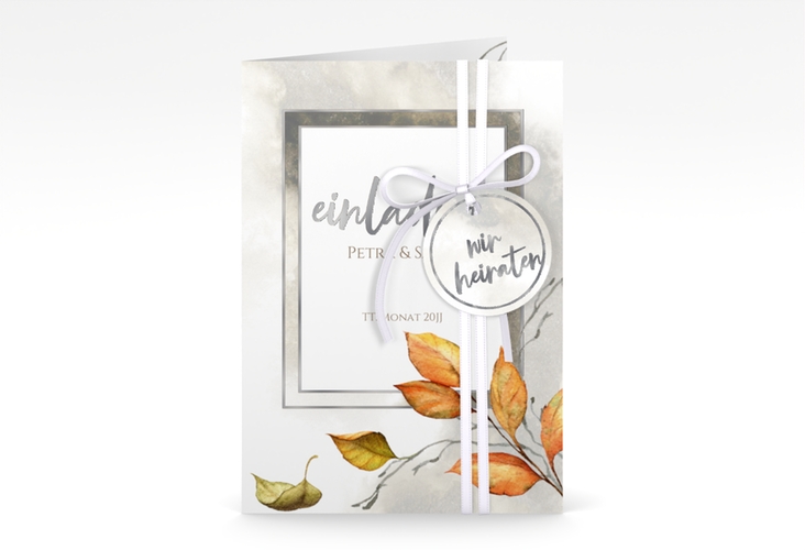 Einladungskarte Hochzeit Herbst A6 Klappkarte hoch braun silber mit orangefarbigem Herbstlaub in Aquarell